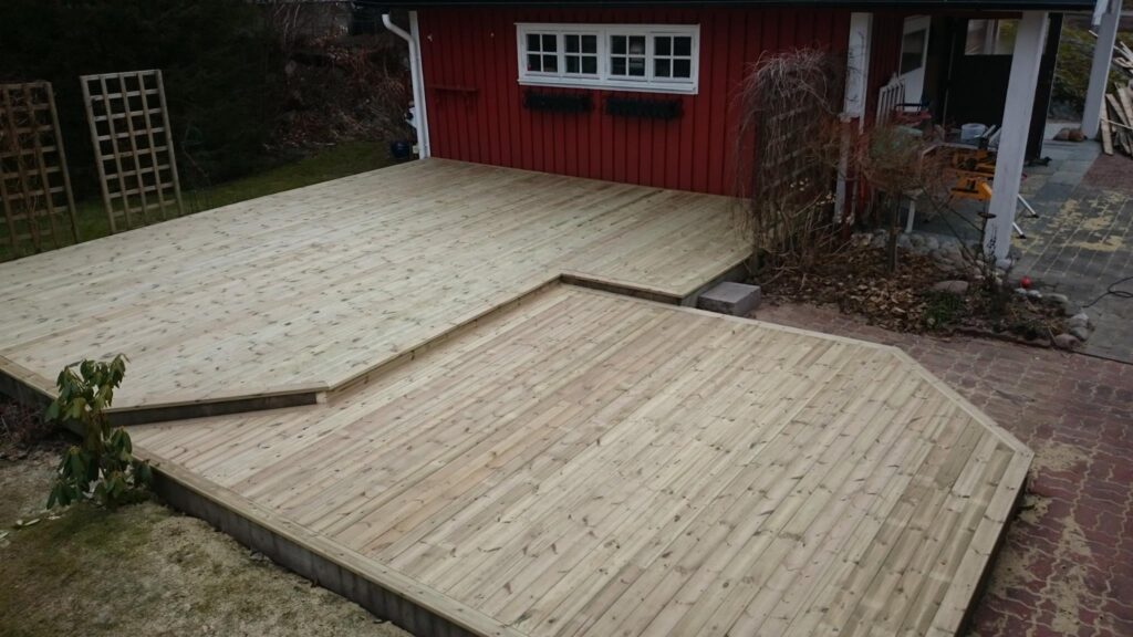 Altan med trätrall – projekt från HBI